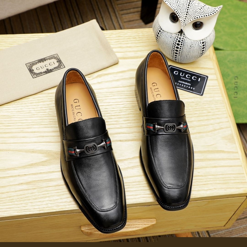 G*u*i leather shoes